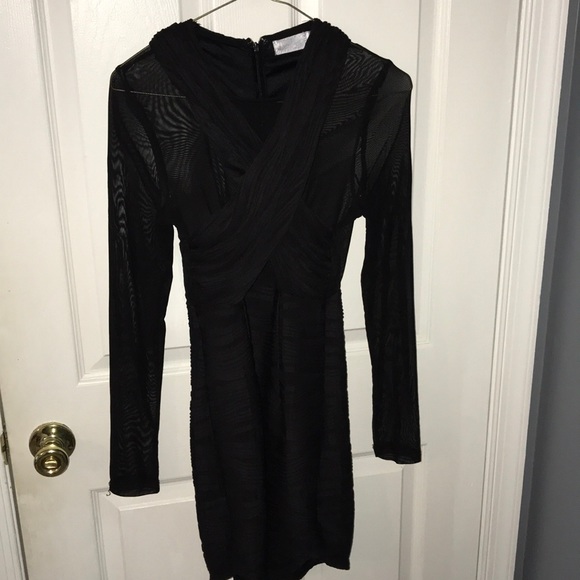 Selling dress in middle - Picture 2 of 5